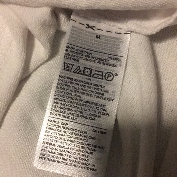 Gap M NWT “cut out” long sleeve top. - Picture 4 of 5